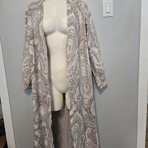 Cyrus Cream and Tan Paisley Robe